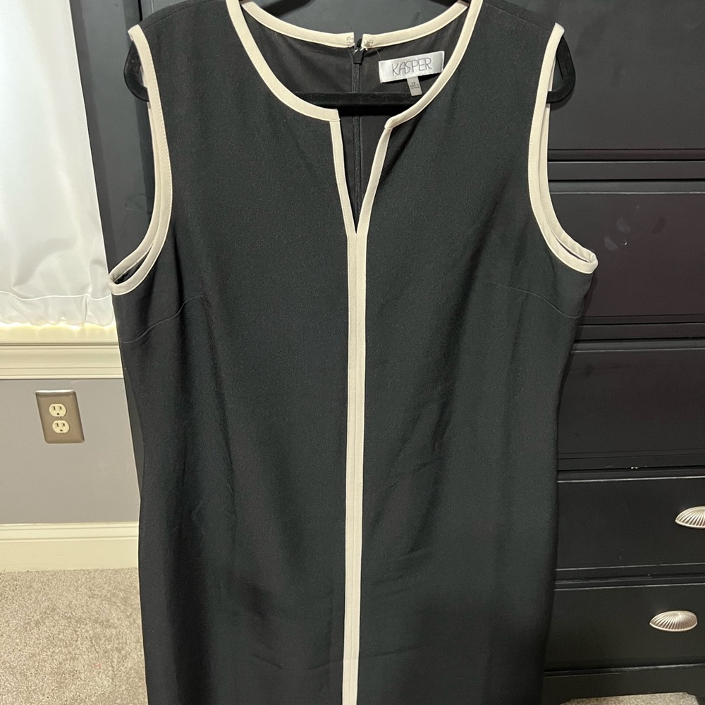 Kasper sheath dress- black and tan stripe size 18w